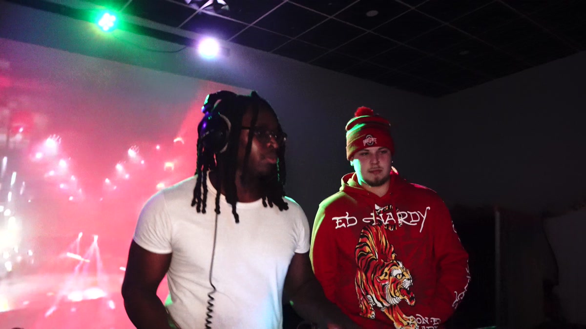 Luwop at the decks with lights